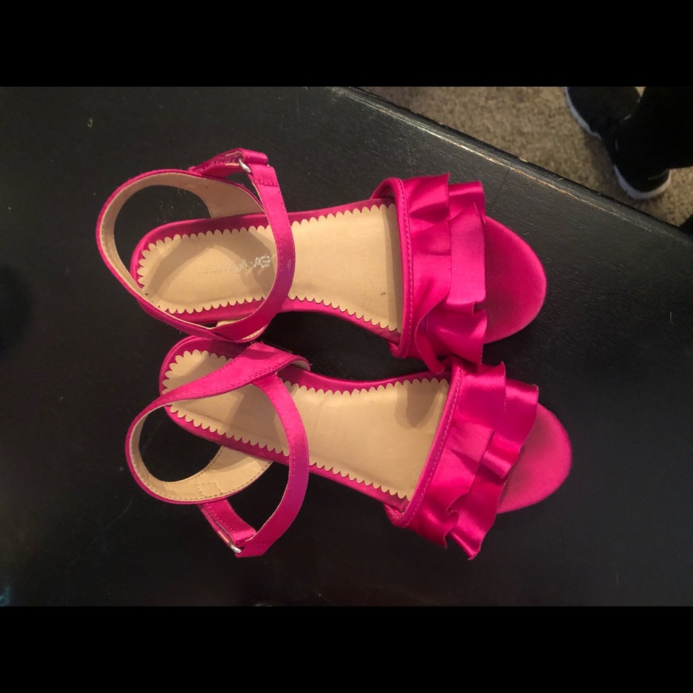 Adorable Hot Pink Sandor’s - Girl’s Sz 13